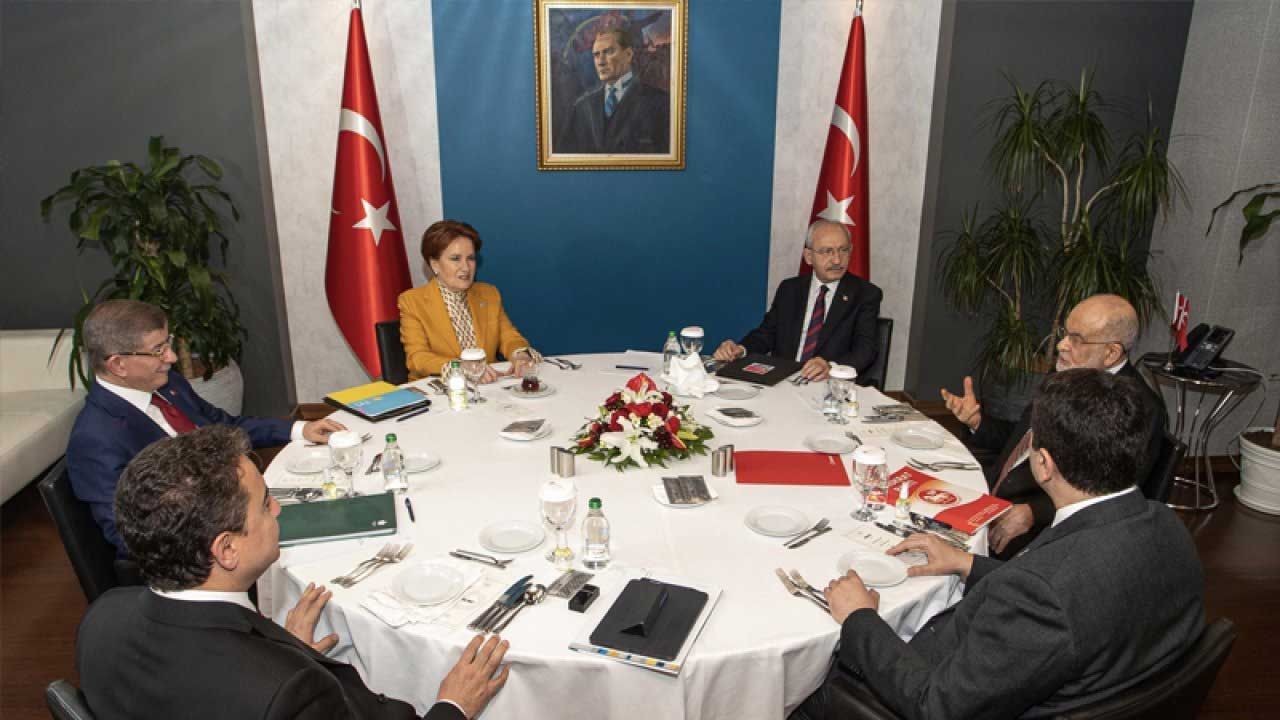 Kemal Kılıçdaroğlu altılı masanın adayı mı, Ahmet Davutoğlu, 2023 cumhurbaşkanlığı seçimi için kendisi mi aday olacak? 1