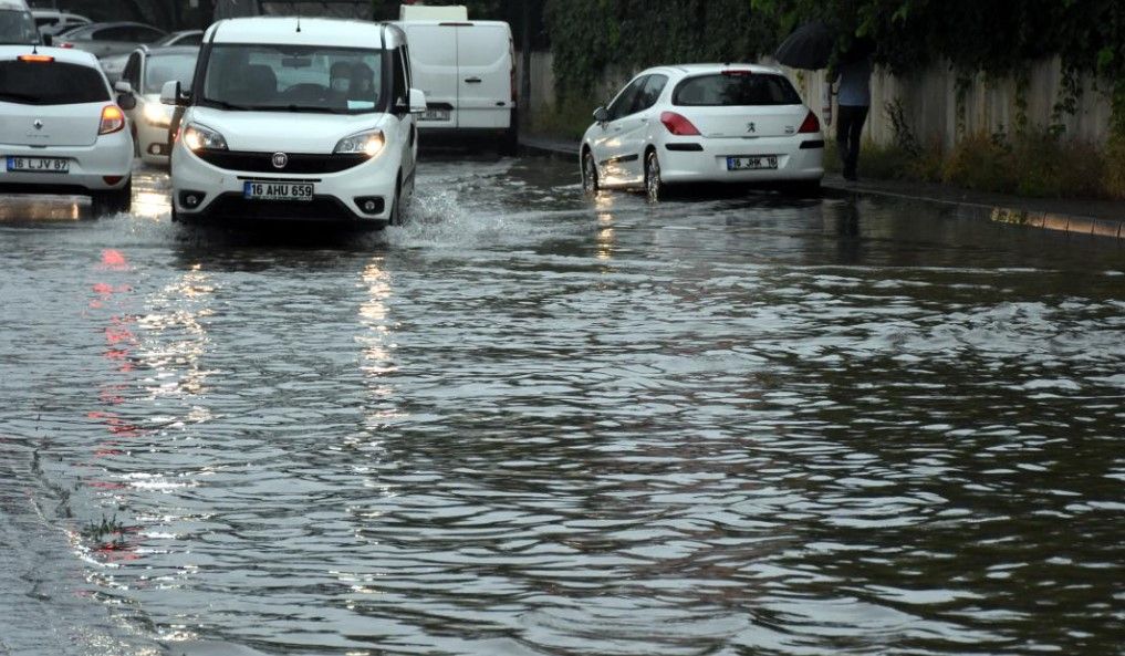 Meteorolojiden sağanak yağış alarmı: Gök gürültülü yağmur ve sel uyarısı hangi illerde? 6