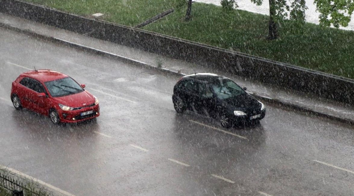 Meteorolojiden sağanak yağış alarmı: Gök gürültülü yağmur ve sel uyarısı hangi illerde? 11