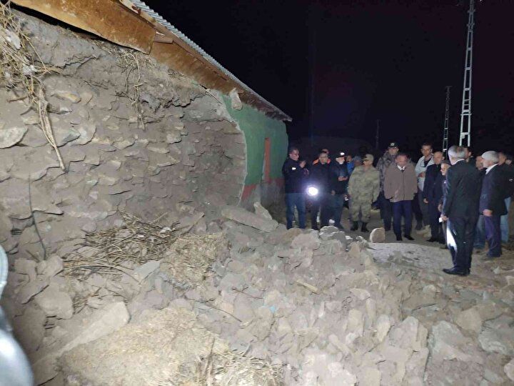 Ardahan deprem fırtınası ile sarsılmaya devam ediyor! AFAD duyurdu 2 evin duvarı çöktü, 3 kişi yaralandı 6