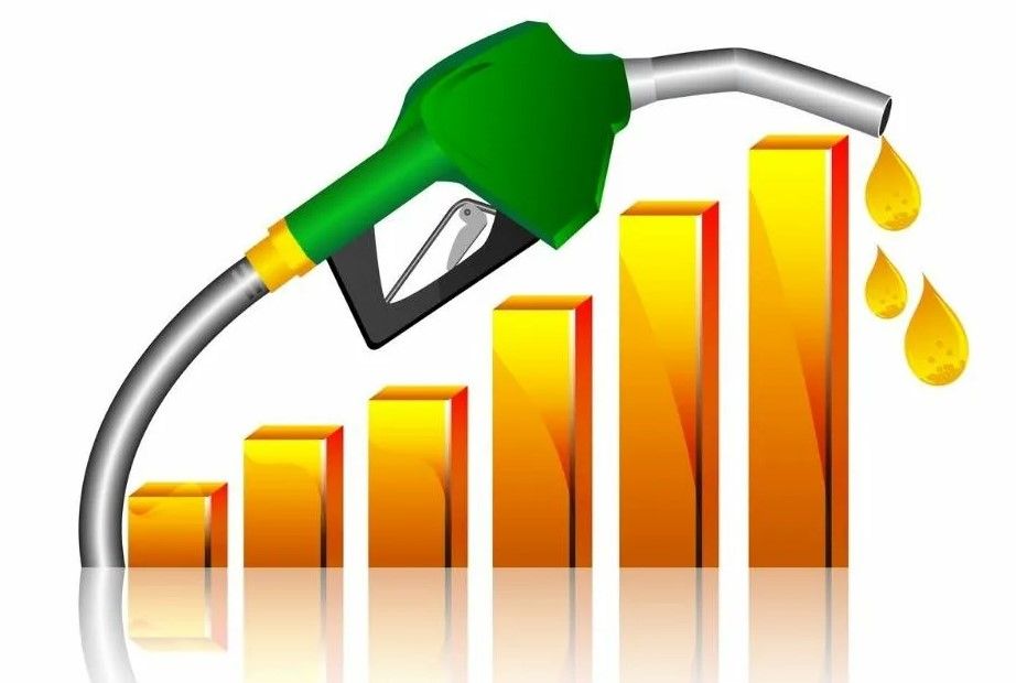 Brent petrol düştüğünde kuruş indirim gelmemişti ama akaryakıt fiyatlarına lirayla zam gecikmedi! Benzin ve motorine çifte zam ile pompalar alev alacak 4