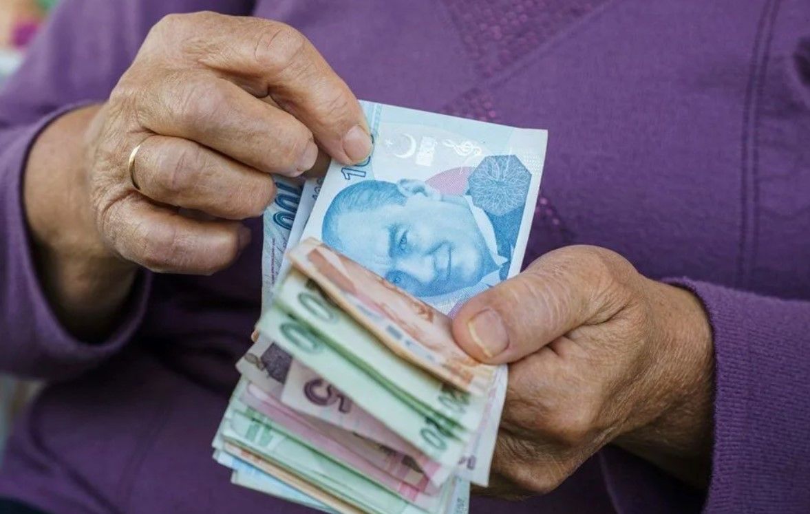 Ziraat Bankası emeklilere 11000 TL ödeyecek başvurusunu yapan emeklinin hesabına nakit yatırılacak 7