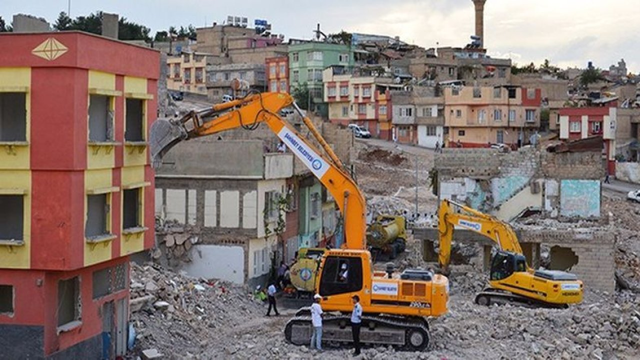 Kartal'da Kentsel Dönüşüm Projesi Yıkımı Başladı