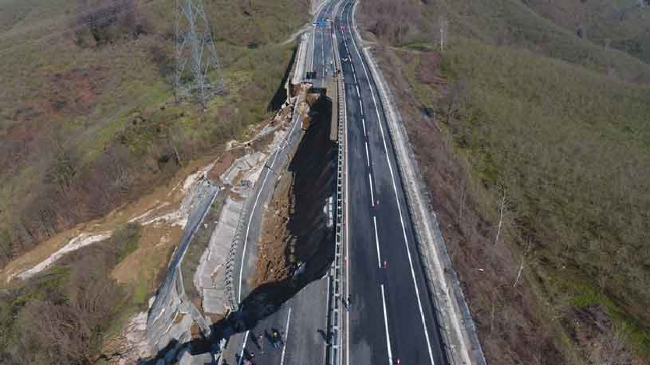 Son Dakika: Heyelan Nedeni İle Düzce Zonguldak Batı Karadeniz Yolunda Çökme Meydana Geldi