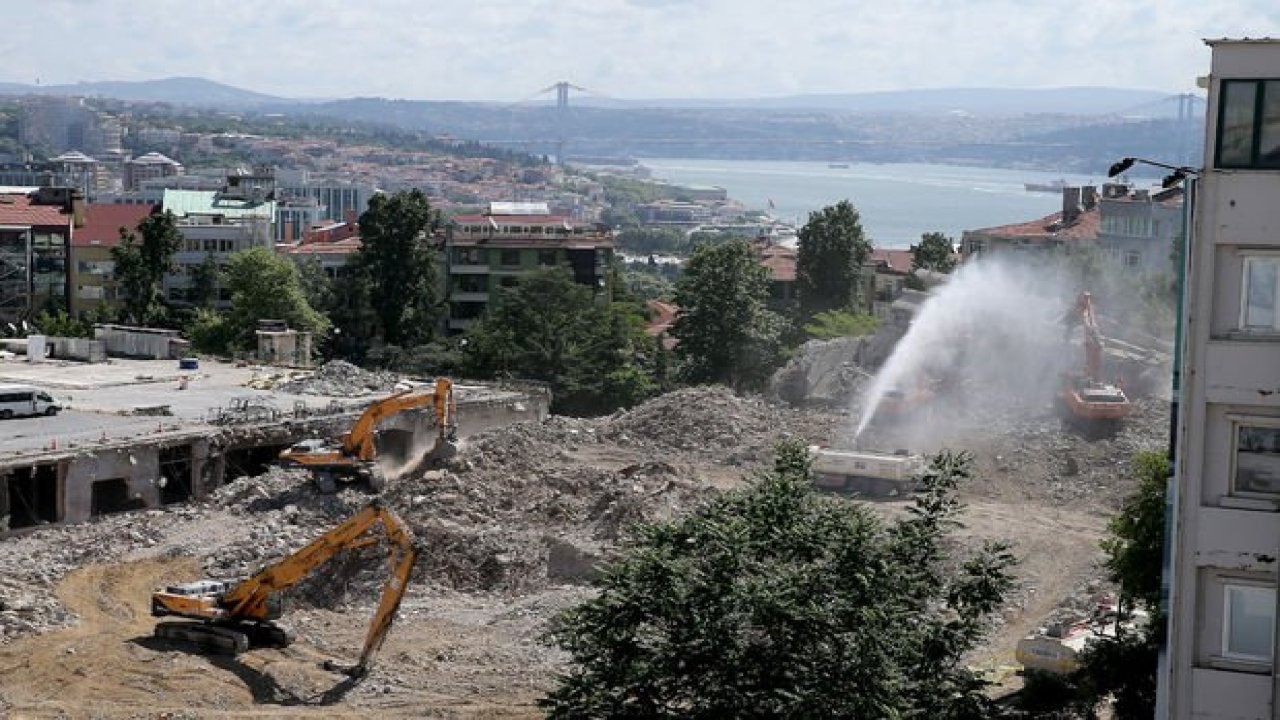 AKM Yıkımı Tamamlandı, Son Duvarda Yıkıldı!