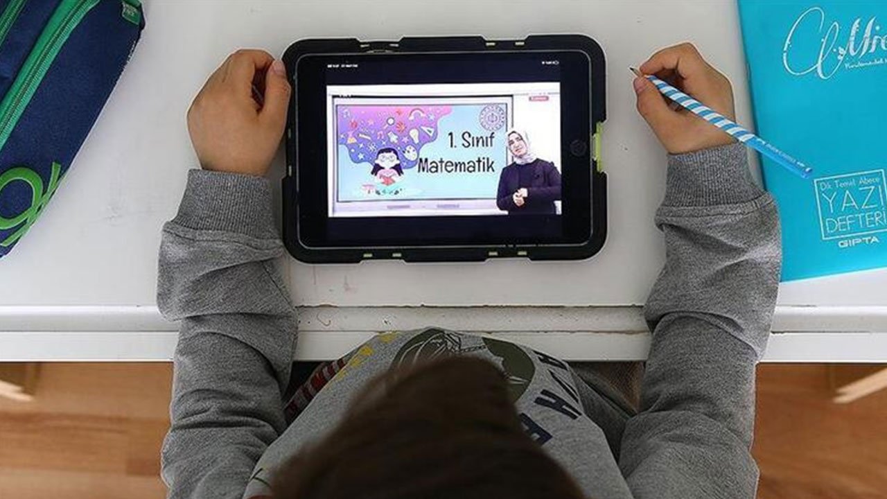 Okullar Açılmadan Alın! MEB Öğrencilere Ücretsiz Tablet Veriyor