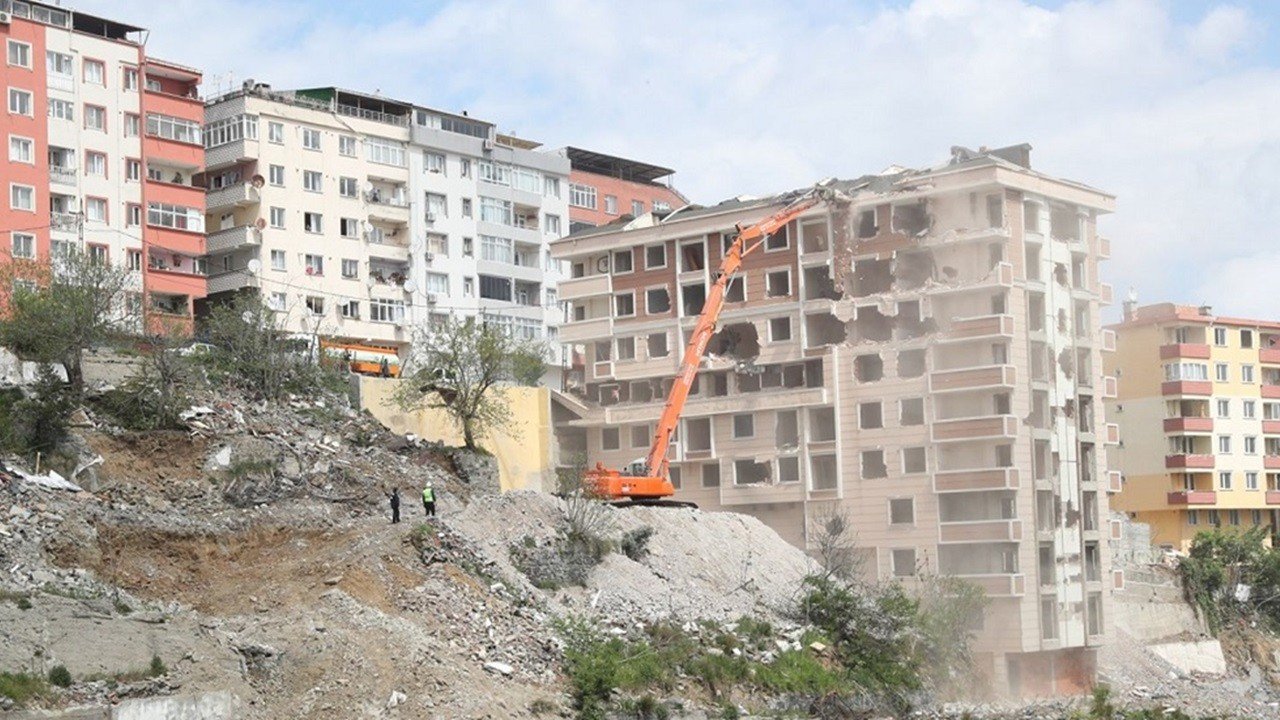 Artan İnşaat Maliyetleri İzmir'de Kentsel Dönüşümü Durdurdu, Sektör Kilitlenme Noktasına Geldi!