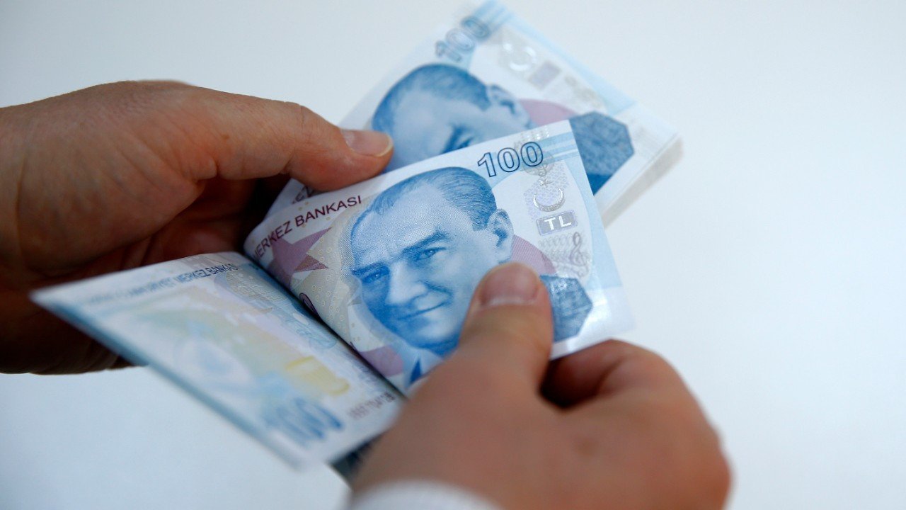 Başvuranlar Hemen Alıyor! Halkbank 5 Bin TL Kredi Vermeye Başladı!