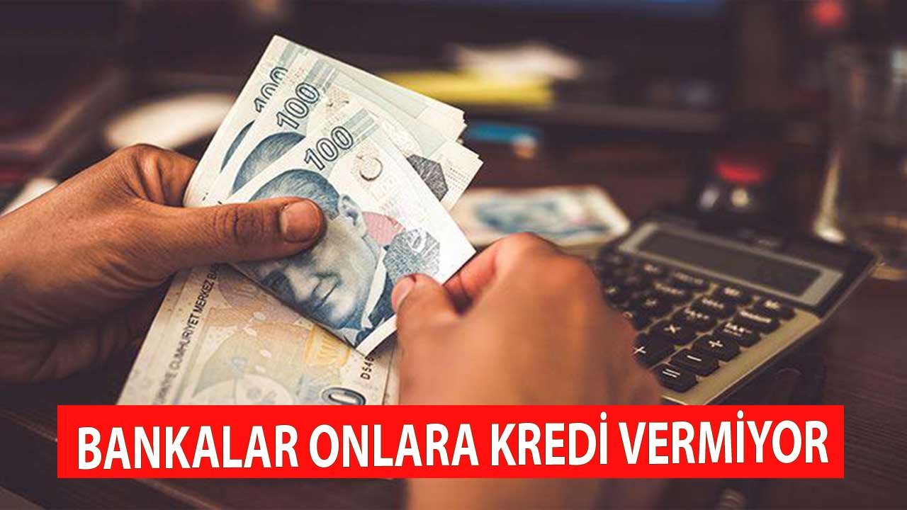 Aylık Düzenli Gelirleri de Olsa Bankalar Onlara İhtiyaç Kredisi Vermiyor