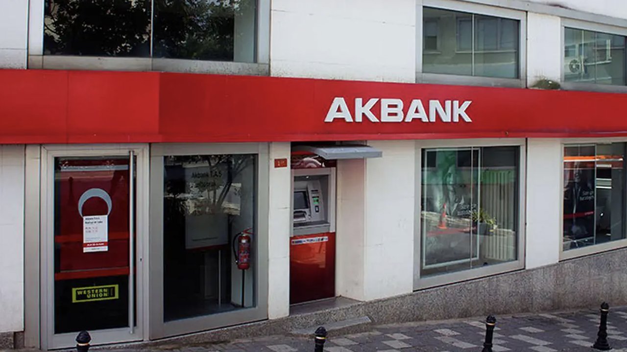 Akbank Ödeme Ertelemeli Kredi Veriyor! Kredi Alıp Şimdi Ödemek İstemeyenler Bankaya Koşsun!