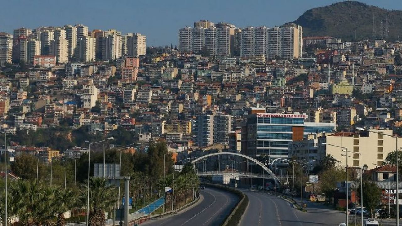 İzmir'de Depremzedeler Kendilerine Tahsis Edilen Konutlarda 6 Ay Daha Ücretsiz Oturacaklar!