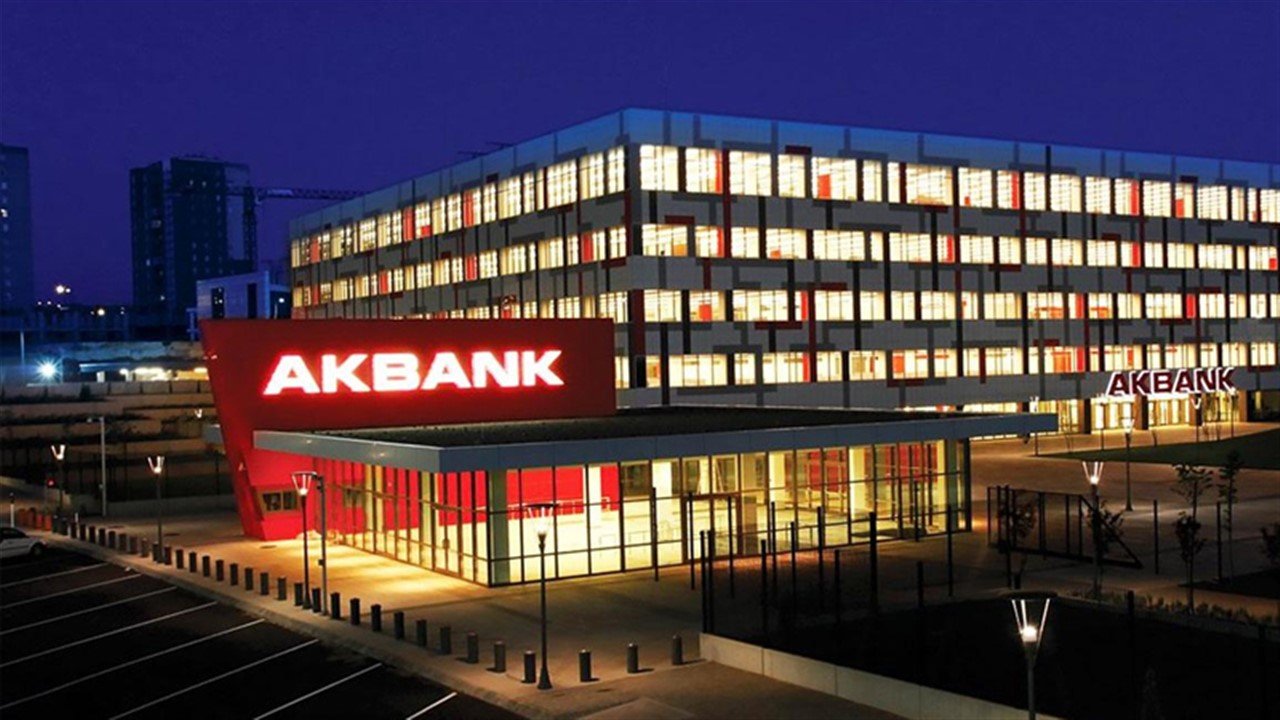 Akbank'tan Son Dakika Duyurusu! İnternet Alışverişlerinizi 36 Aya Kadar Taksitlendirip, Faizsiz Kredi Alabilirsiniz