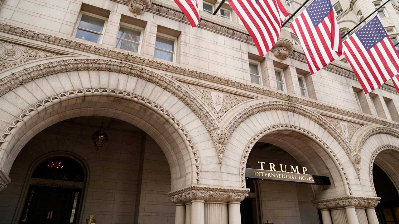 Başkanlığı Kaybeden Donald Trump Gayrimenkul Satışına Devam Ediyor: Trump International Otel Rekor Fiyatla Satılıyor!