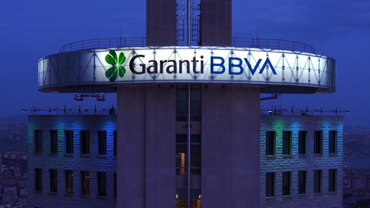 Garanti Bankası'nın Hediye Yağmuru Başladı! iPhone 12 Pro Max, iPad Air 4 ve Apple AirPods Max Kazanma Fırsatını Kaçırma