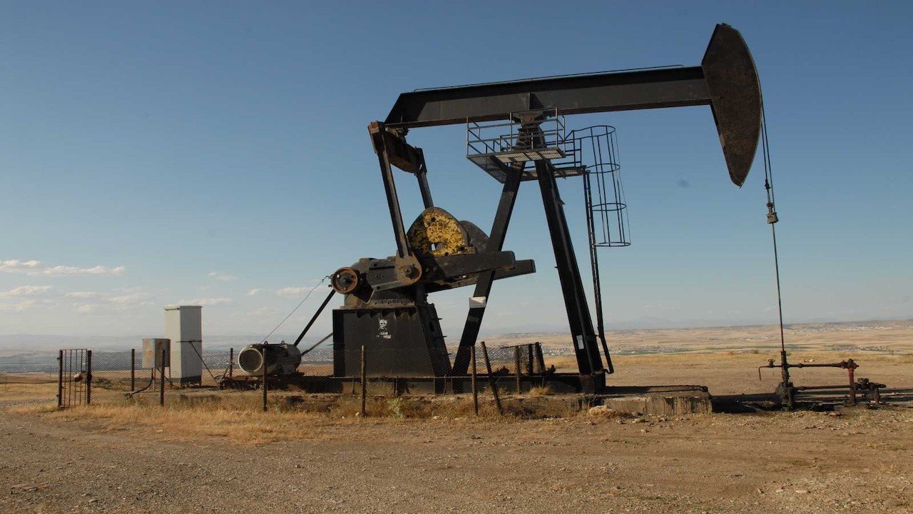Brent petrolün varil fiyatı 83,36 dolara geriledi