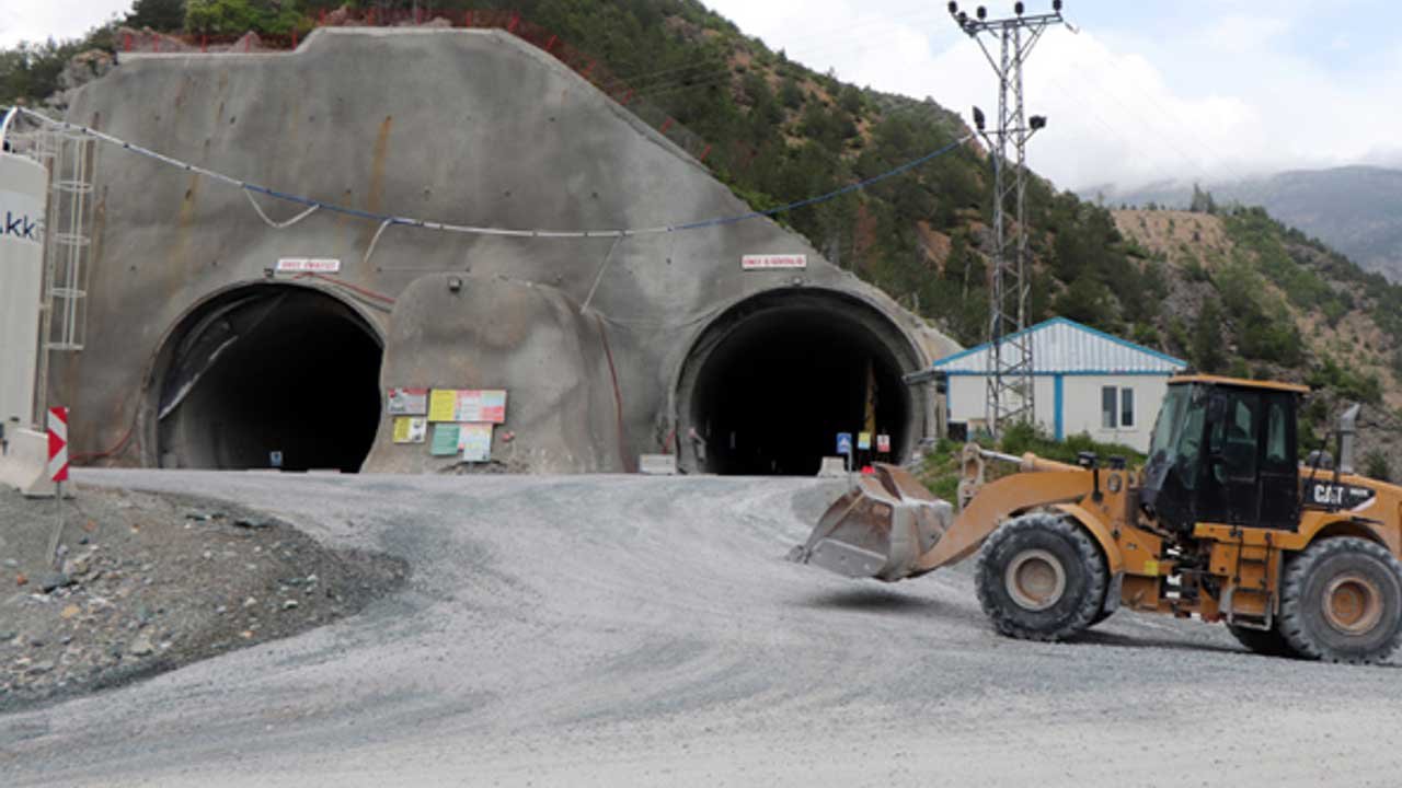 Trabzon Gümüşhane Arası Yolu 40 Dakika Kısaltacak! Yeni Zigana Tünelinde Işığa Son 90 Metre