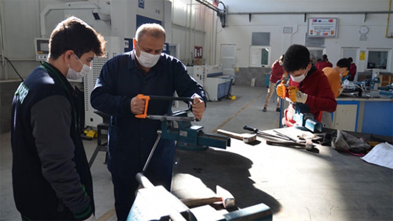 Meslek Lisesi Öğrencilerine Müjde! Asgari Ücretin Yarısını Alacaklar!