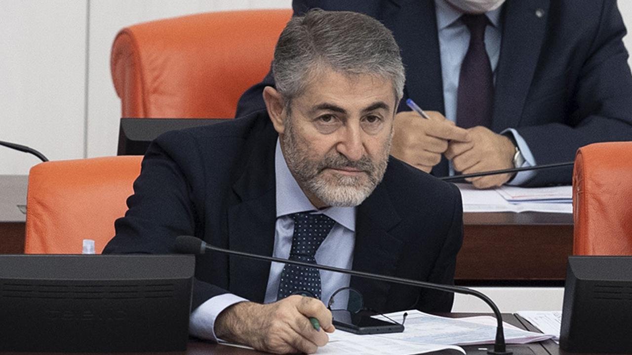 Hazine ve Maliye Bakanı Döviz Açıklaması Yapıp Zarar Eden Küçük Yatırımcılar Dava Açsın Dedi