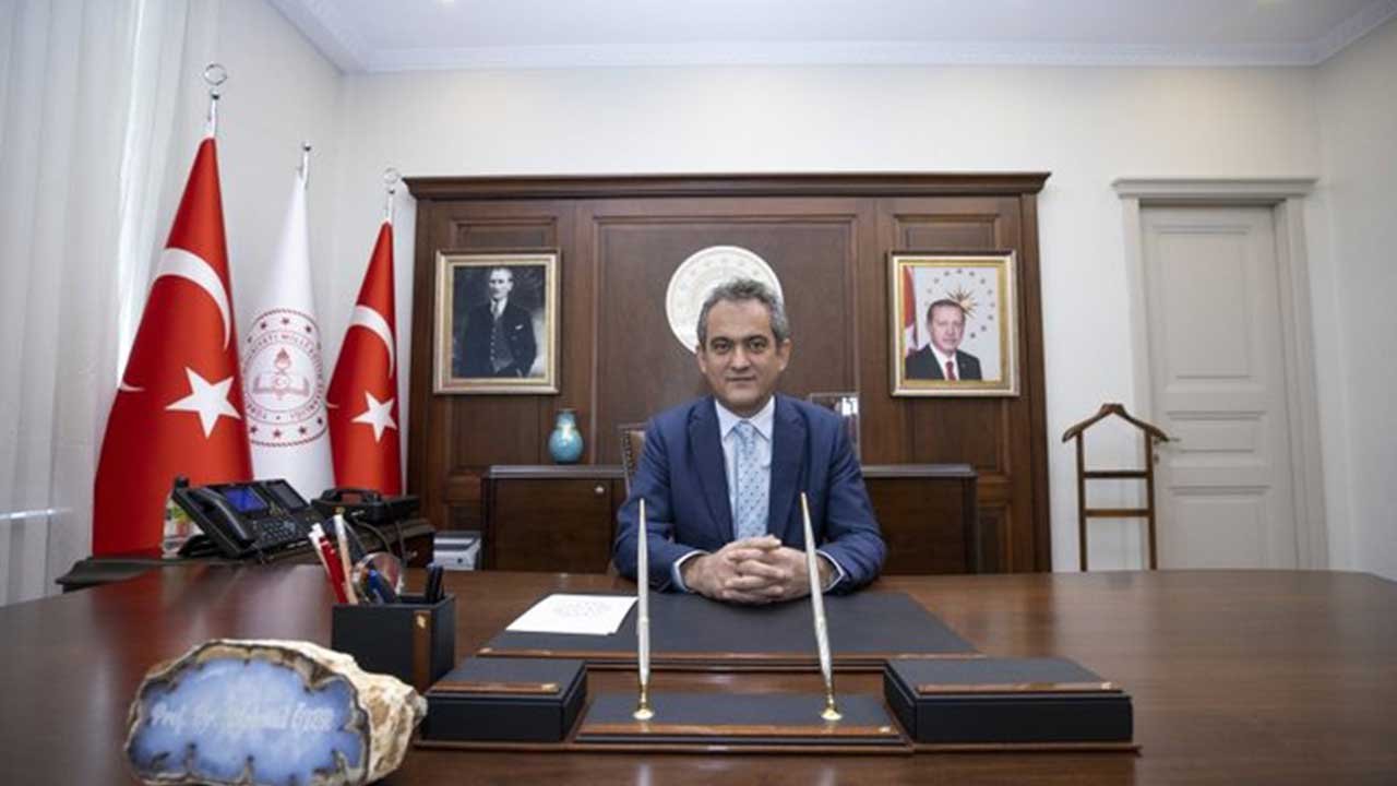 Milli Eğitim Bakanı Özer'den Son Dakika Açıklaması! Eğitime Ara Verilecek Mi? İlan Etti