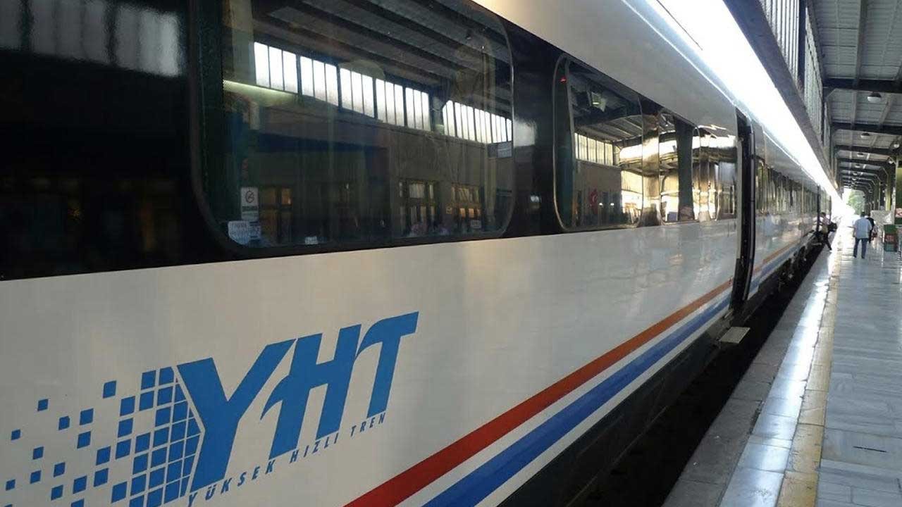 Son Dakika Zam Haberi: TCDD YHT Yüksek Hızlı Tren Bileti Fiyatı 2022 Yılında Kaç TL Oldu?