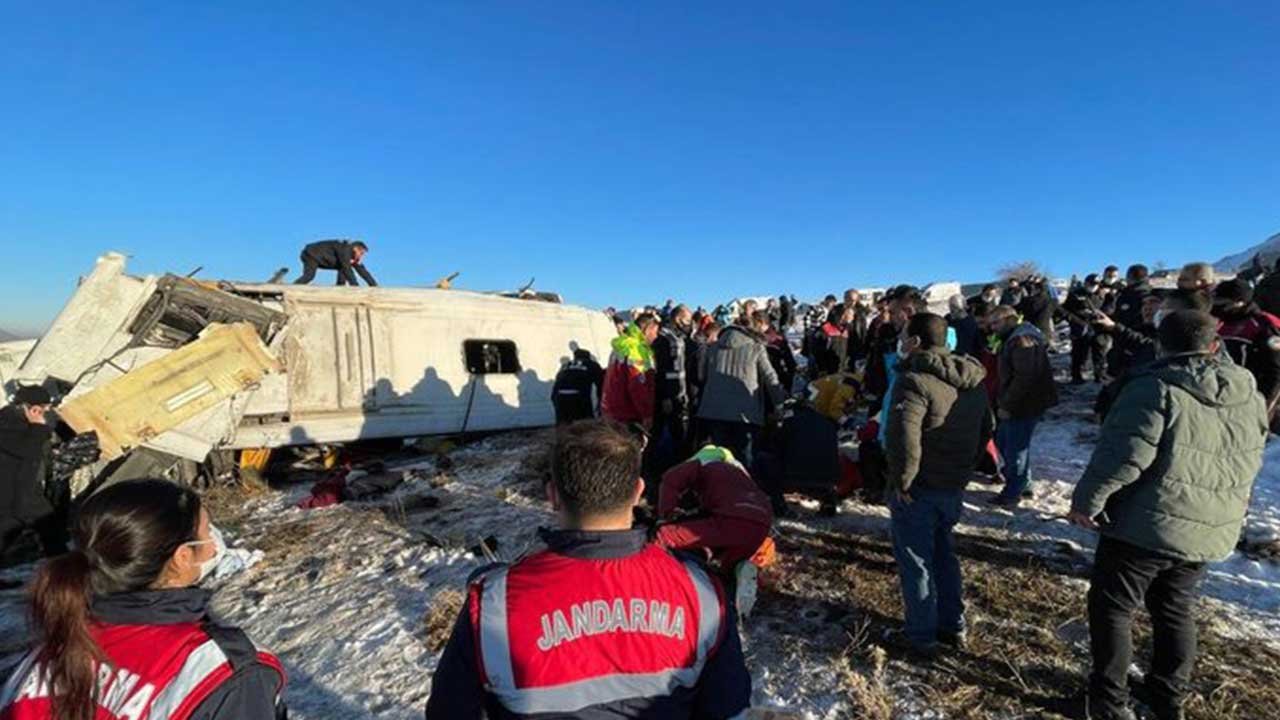 Son Dakika! Kayseri'de Öğrencileri Taşıyan Otobüs Devrildi Acı Haber Geldi