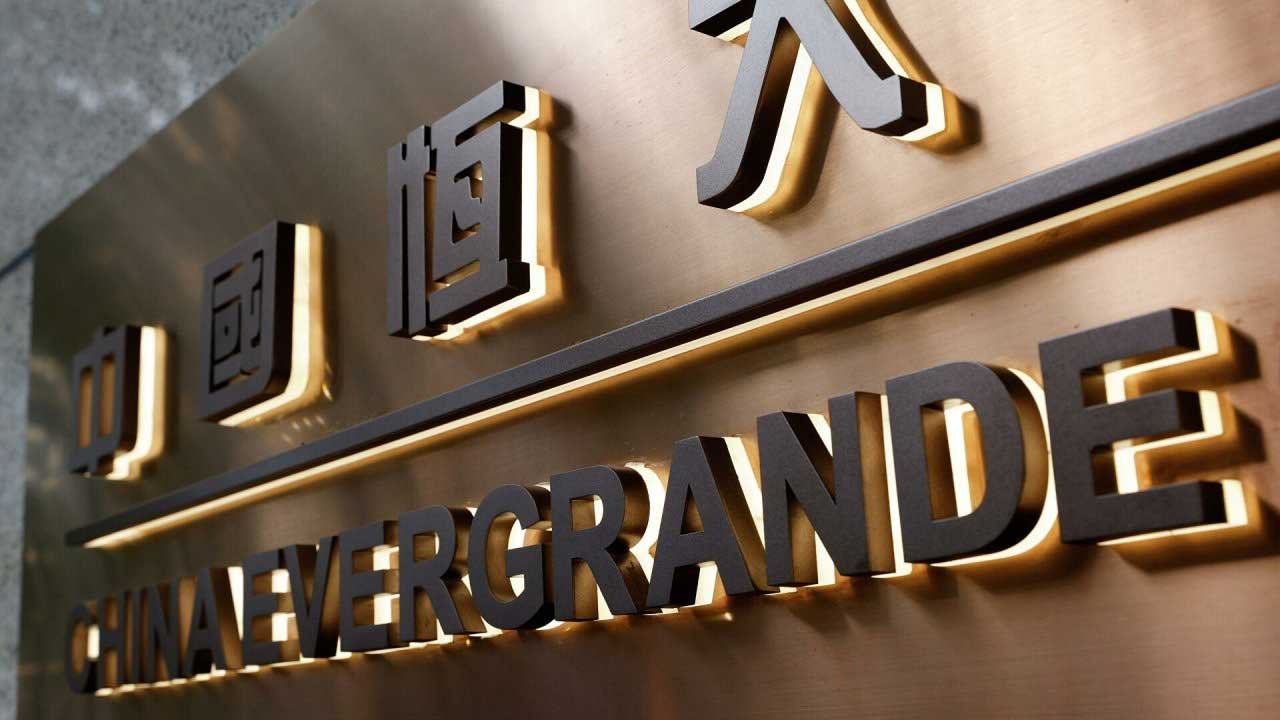 Evergrande Borç Krizinden Çıkmak İçin Tassarufa Gitti: Merkez Binasını Boşaltıyor!