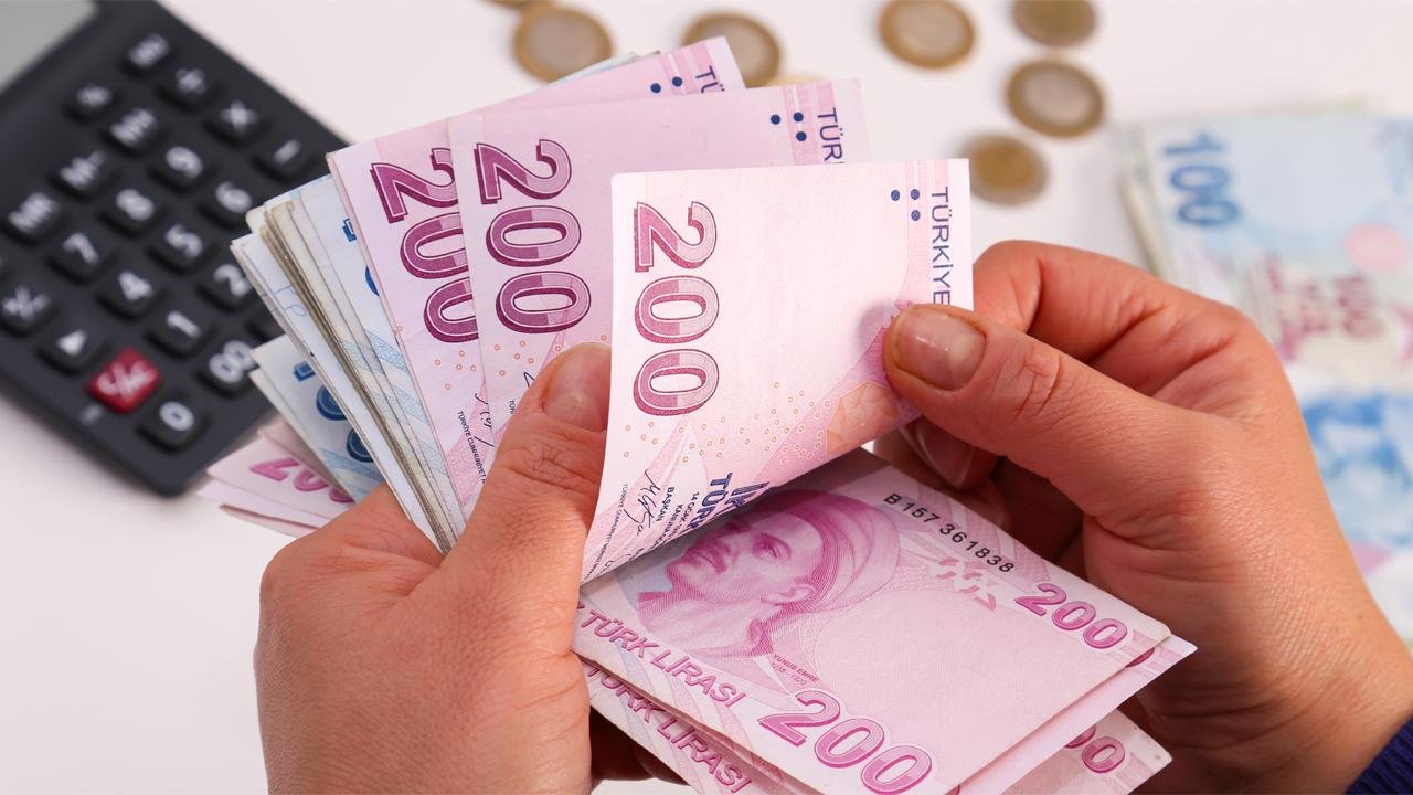 Emeklilerin Hesaplarına İlk Maaş Ödemesi İle 2.000 TL Fazladan Yatıyor! İş Bankası Ses Getiren Kampanyayı Duyurdu!