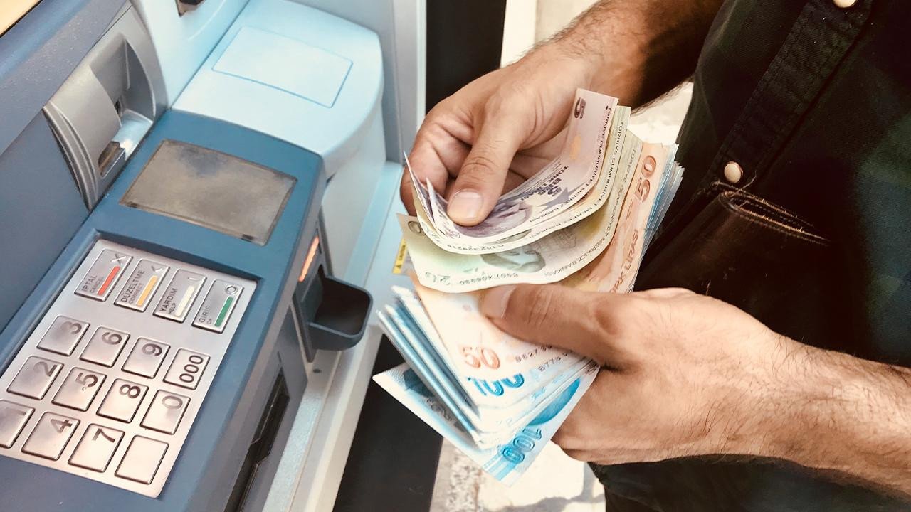 Şekerbank Emekliler İçin Çıtayı Yükseltti! Emeklilere 3.000 TL Nakit Ödeme ve Faizsiz Ek Hesap İmkânı Doğdu!