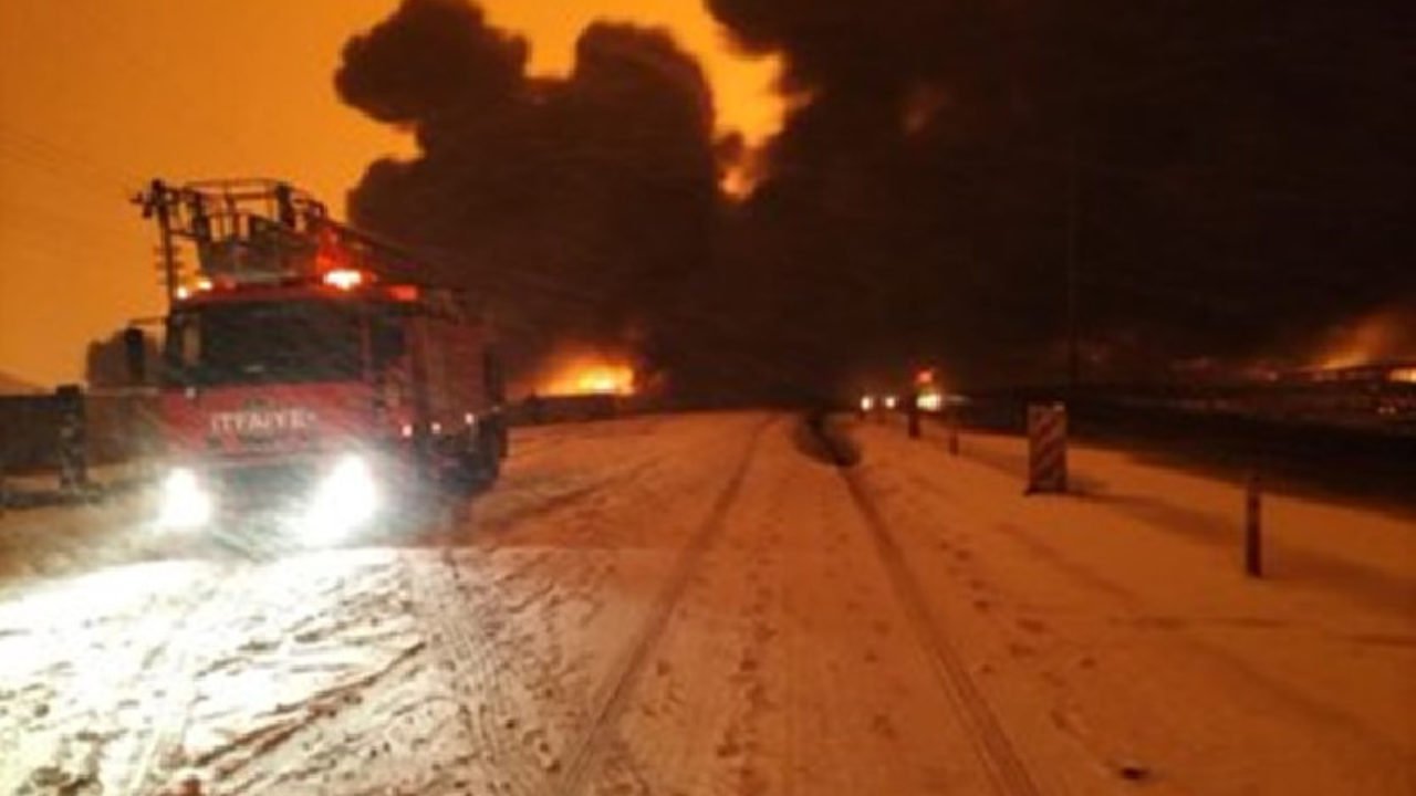 Son Dakika, Kahramanmaraş'ta Petrol Boru Hattında Patlama! Yangın Nedeniyle Şehirlerarası Yol Trafiğe Kapatıldı!