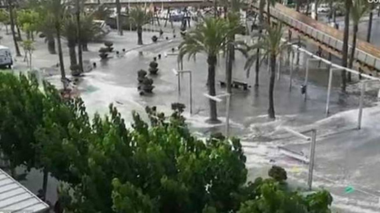 Son Dakika! İspanya'nın Tatil Cennetinde Tsunami Meydana Geldi