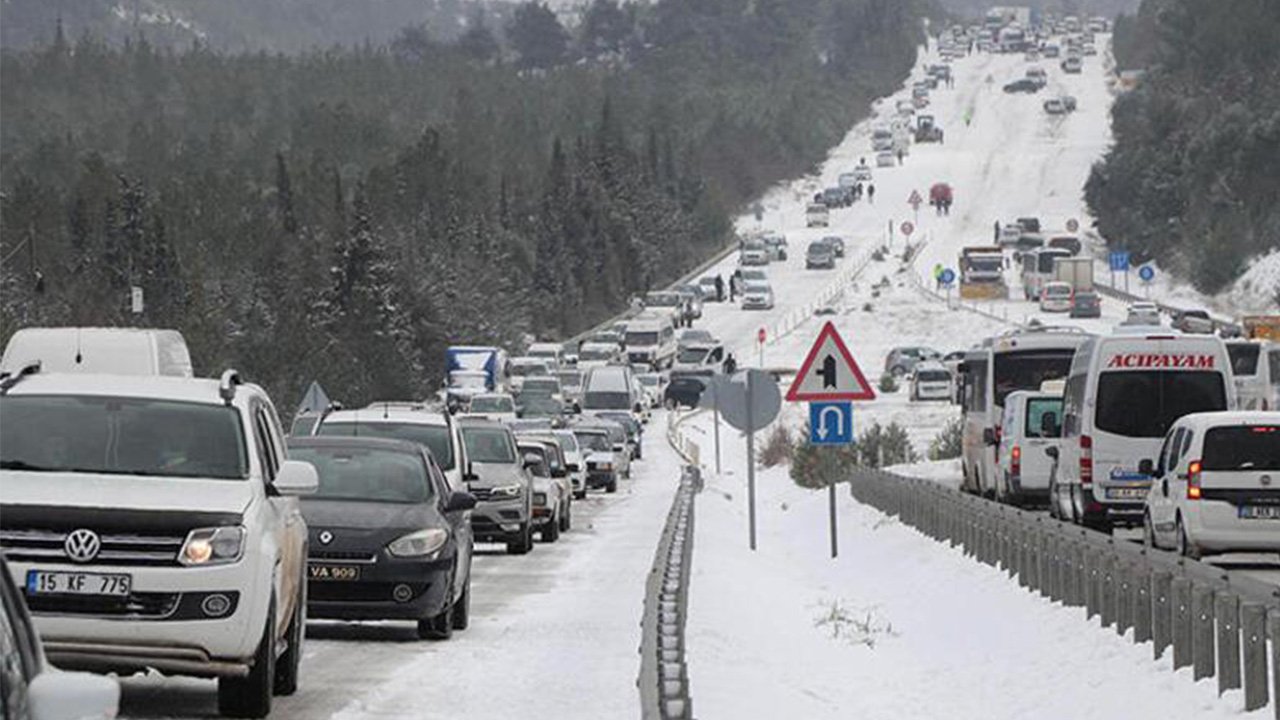 Kar Yağışı Nedeniyle Hangi Yollar Trafiğe Kapalı 24 Ocak 2022? İşte KGM Kapalı Yollar Listesi!