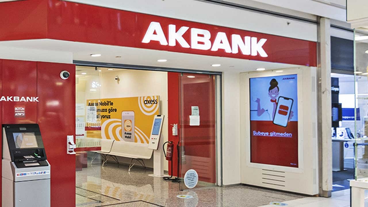 Akbank'tan Kadınlara Özel Giyim ve Kozmetik Kampanyası! Bakımından Ödün Vermeyen Kadınlar, Bu Kampanyayı Çok Sevecek!