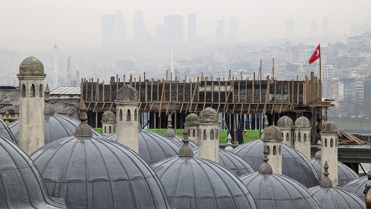 Süleymaniye'nin Görüntüsünü Bozan Yurt İnşaatını İBB Mühürledi, İskeleler ve Kalıplar Söküldü!