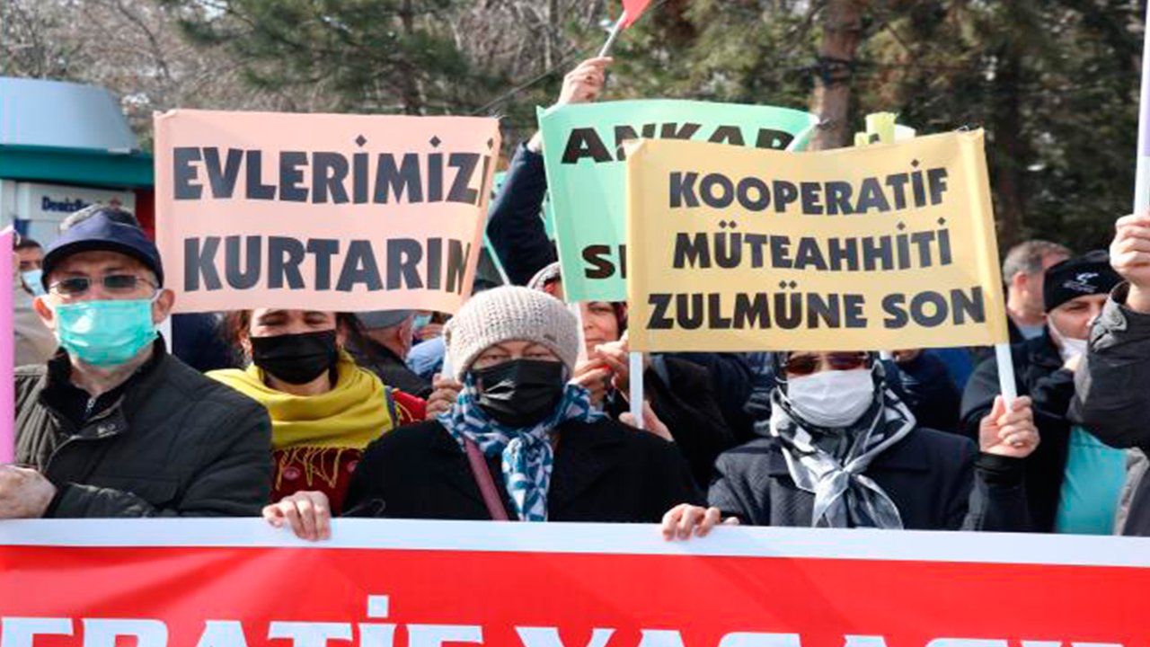 Kooperatif Mağduru 500 Kişi Meydanda Toplandı: Umudumuz Ankara Diyerek Hükümetten Yardım İstedi!