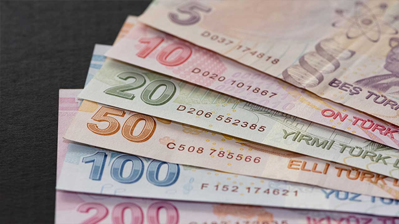 Vakıfbank'tan Emeklilere Uygun Faiz Oranlı Kredi Çağrısı! Hesabı Farklı Bankadaki Emekliler de Vakıfbank'a Akın Ediyor!
