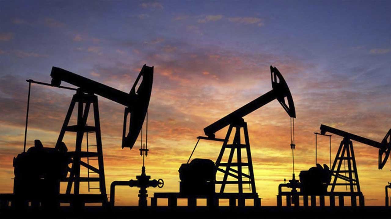 Rusya'ya Yönelik Yaptırımların Faturası Petrole Kesildi! Fiyatlar Durdurulamıyor