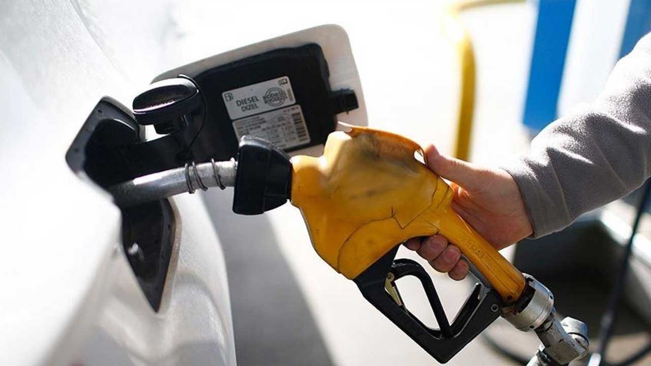 Bugün de Zam Geldi! Yarın Uygulanacak Benzin Motorin LT Fiyat Tarifesine Bakın