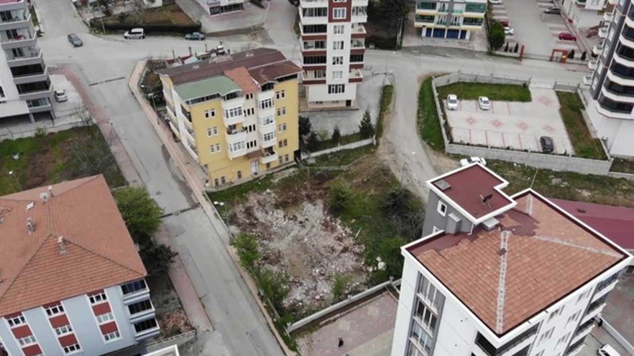 Fıkra Değil Gerçek! Adresi Karıştırdı Yanlış Binayı Yıktı Birde Üstüne Yıkım Masraflarını Talep Etti