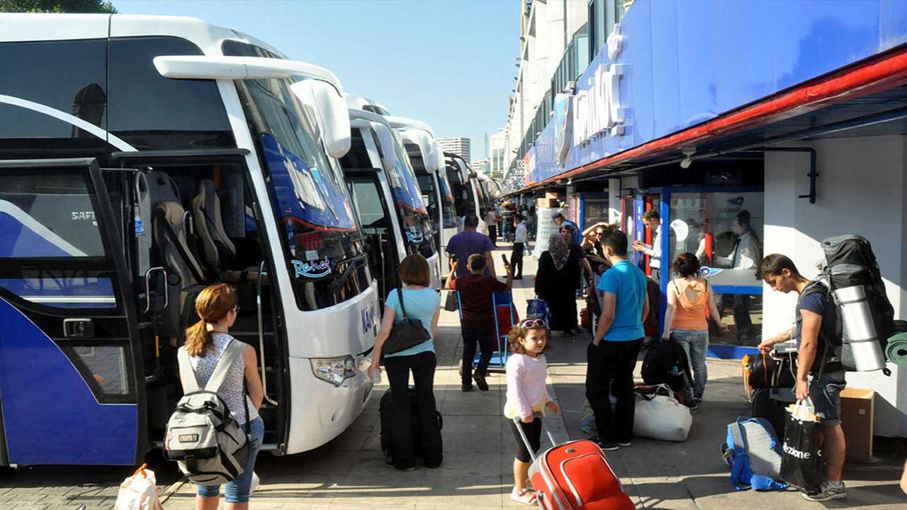 Bayram Dönemi Otobüs, Uçak Bilet Fiyatları Zirve Yaptı! İstanbul, Ankara, İzmir, Antalya Bilet Ücretleri Ne Kadar?