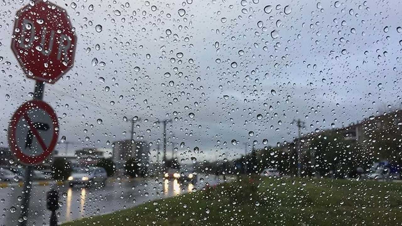 Güneşli Günlere Sağanak Yağış Arası! Meteoroloji'den Şiddetli Sağanak, Toz Taşınımı Uyarısı Geldi