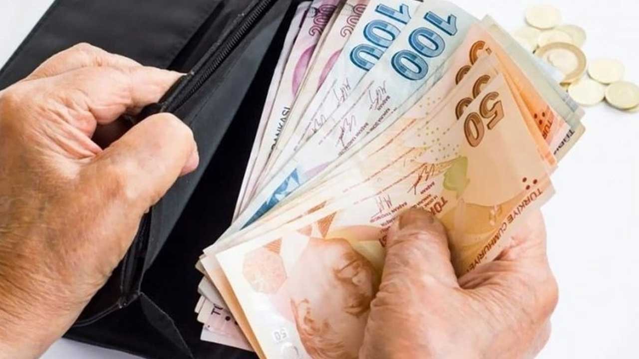 Emekliler dikkat ikramiye dolandırıcıları iş başında! Telefona mesaj gönderiyorlar