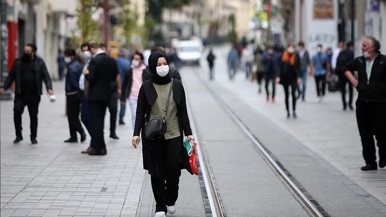 Kovid-19 Vaka Sayılarının Düşmesi Bekleniyor, Toplu Taşıma ve Hastanelerde Maske Yasağı Ne Zaman Kalkacak?