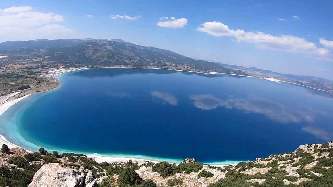 Türkiye'nin Maldivler'i Olarak Bilinen Salda Gölü Bataklığa Döndü