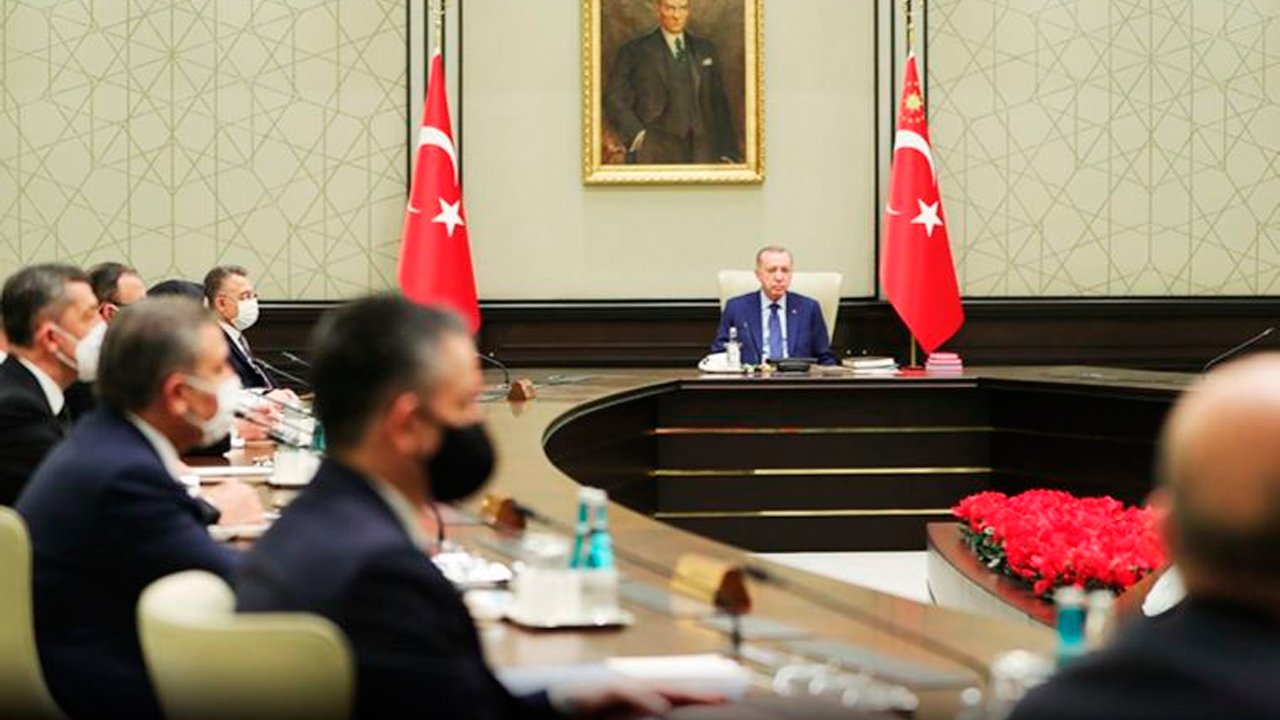 Ankara Kulislerinde İki Bakan Hariç Kabinede Değişikliğe Gidileceği Konuşuluyor