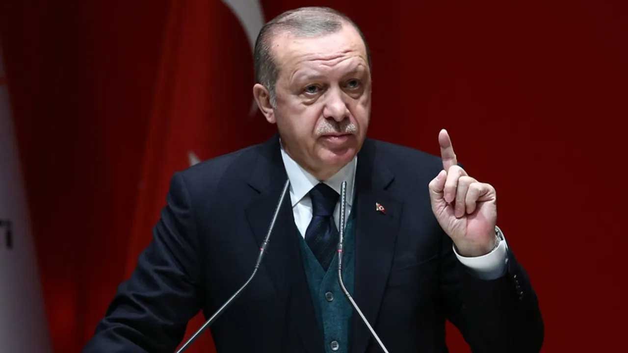 Cumhurbaşkanı Erdoğan'dan Alkol ve Sigaraya Zam Açıklaması: Aç Sefil Geziyor, Almaktan Vazgeçmiyor!