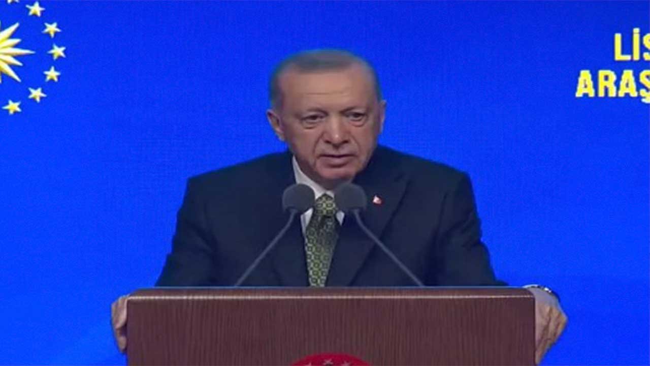 Cumhurbaşkanı Erdoğan öğrencilere müjdeyi verdi: Yıl sonuna kadar 100 milyon adet ücretsiz dağıtılacak!