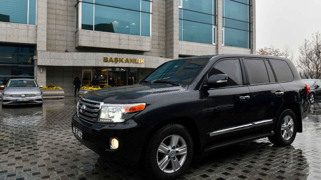 Melih Gökçek'in Uzun Tartışmalar Sonrası İade Ettiği Zırhlı Toyota Land Cruiser Marka Araç İhaleyle Satılıyor!