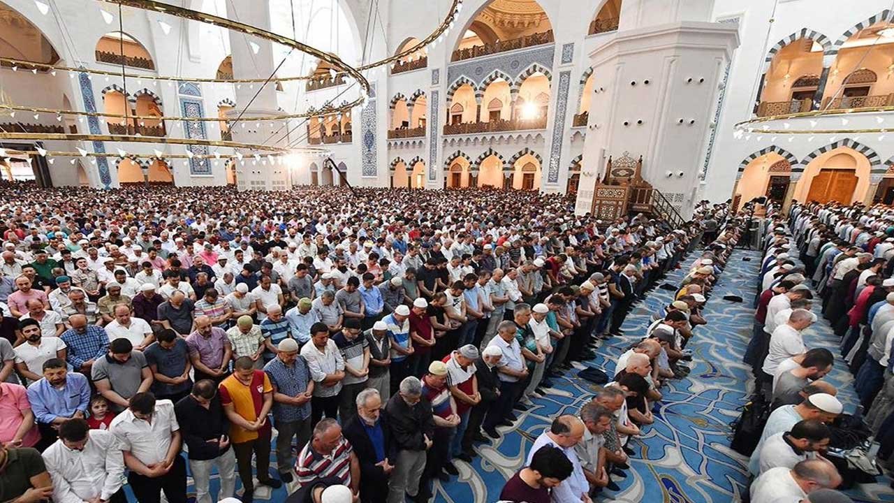 Bayram Namazı Saat Kaçta? İl İl Kurban Bayramı Namaz Saatleri 2022