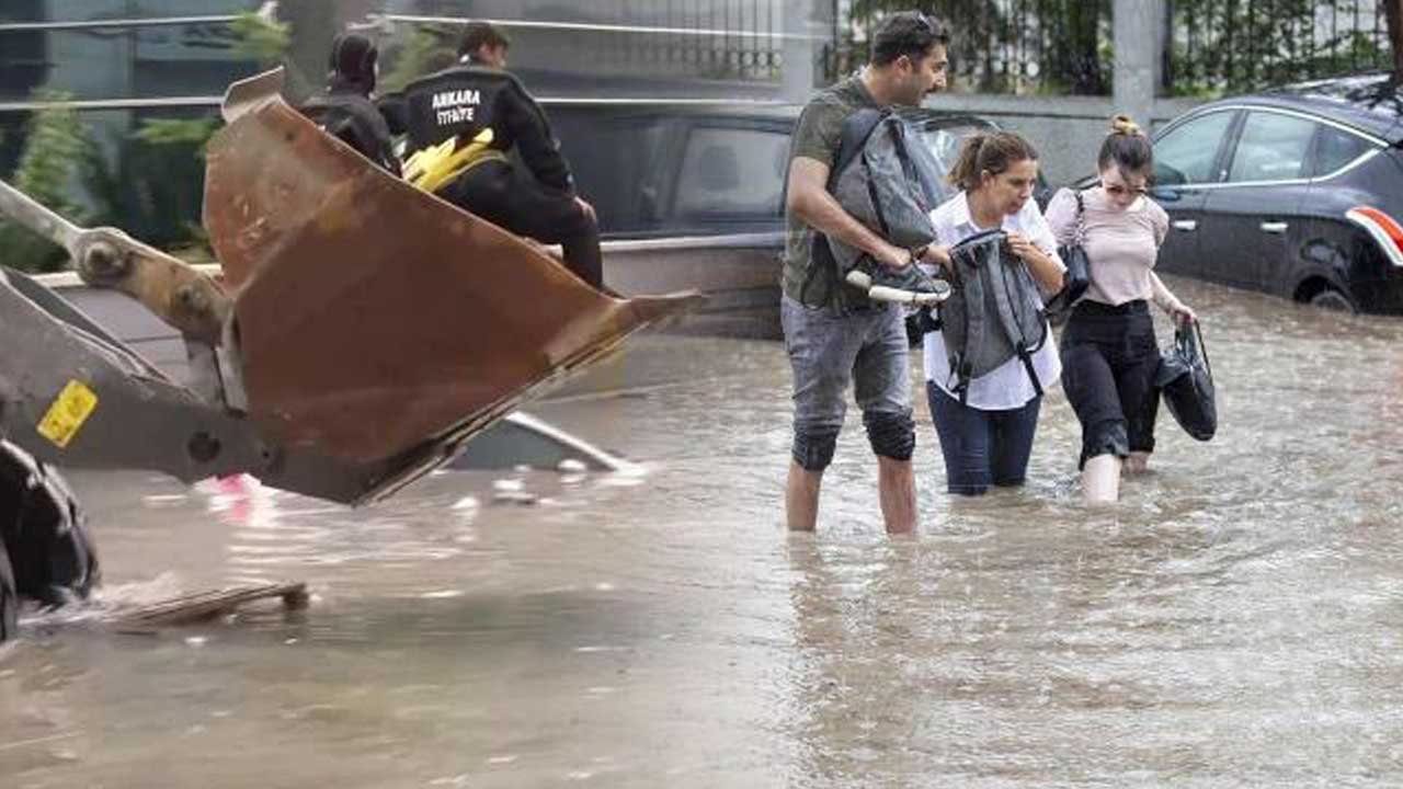 Kurban Bayramı'nda sağanak uyarısı! Meteoroloji 10 il için sarı kod verdi, sele dikkat!