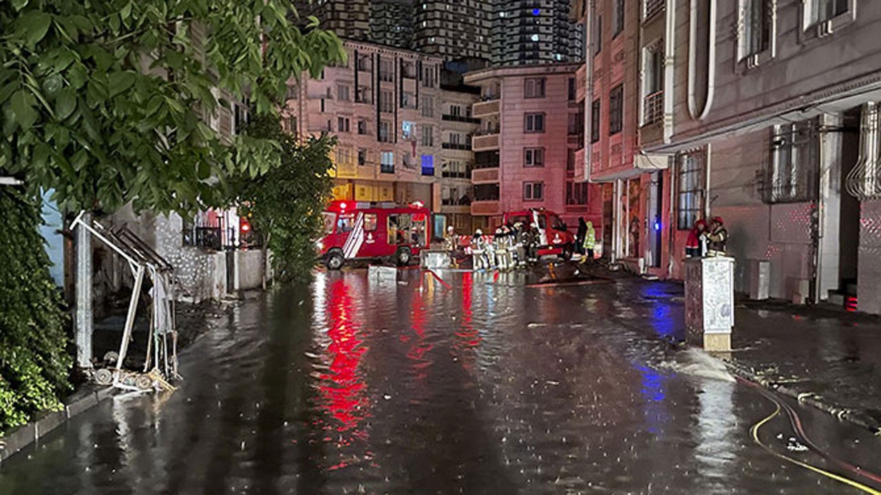 İstanbul'da Şiddetli Yağış Ne Zaman Sona Erecek! Saat Verilip Sel Ve Su Baskını Uyarısı Yapıldı!